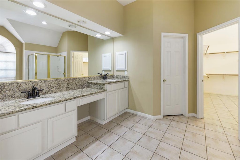 Photo 22 of 37 - 811 Whitby Ct, Sugar Land, TX 77479