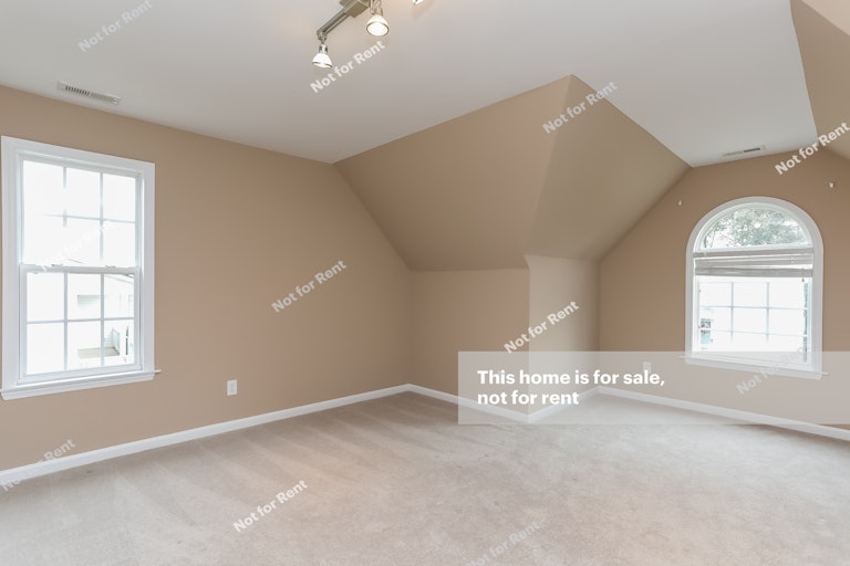 Photo 17 of 25 - 505 Sarazen Dr, Clayton, NC 27527