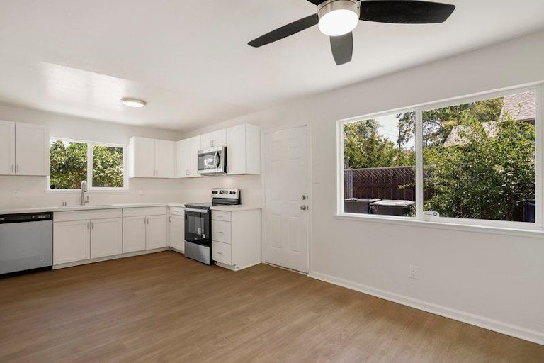 Photo 6 of 20 - 3452 38th St, Sacramento, CA 95817