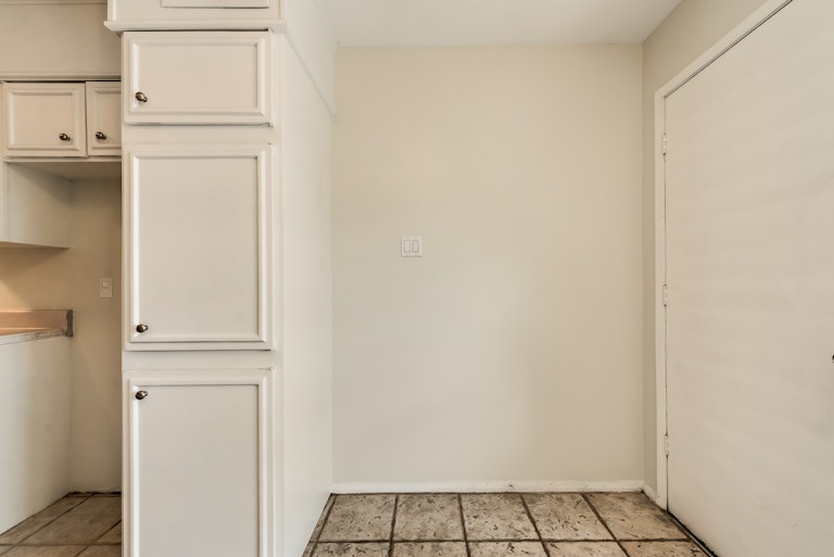 Photo 11 of 32 - 13740 Flagstone Ln, Dallas, TX 75240