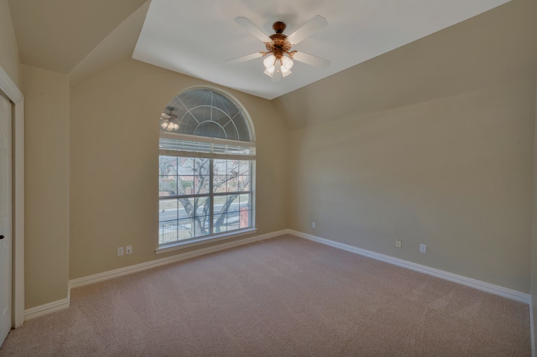 Photo 28 of 38 - 5705 Pleasant Run Rd, Colleyville, TX 76034