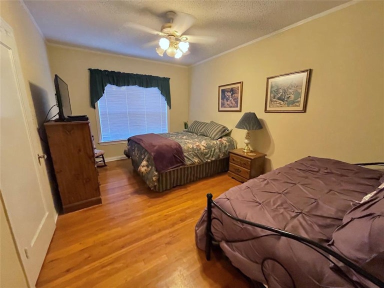 Photo 12 of 37 - 3213 Rogers Ave, Fort Worth, TX 76109