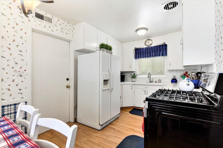 Photo 8 of 31 - 3359 Becerra Way, Sacramento, CA 95821