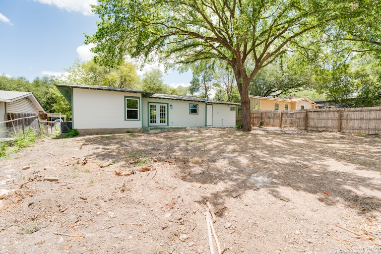 Photo 29 of 30 - 419 Dresden Dr, San Antonio, TX 78213