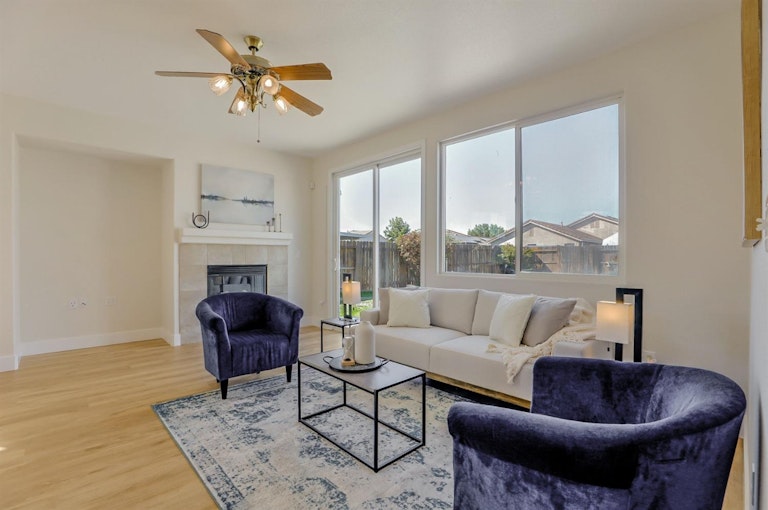 Photo 6 of 39 - 1175 Bronco Dr, Plumas Lake, CA 95961