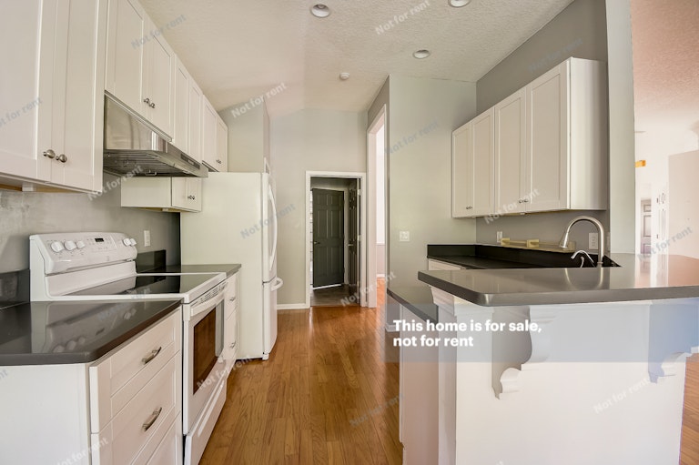 Photo 4 of 36 - 8560 Walden Glen Dr, Jacksonville, FL 32256