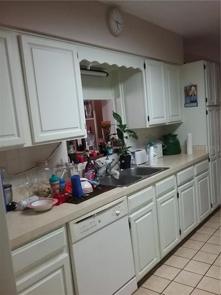Photo 2 of 25 - 609 Huntington St, Brandon, FL 33511