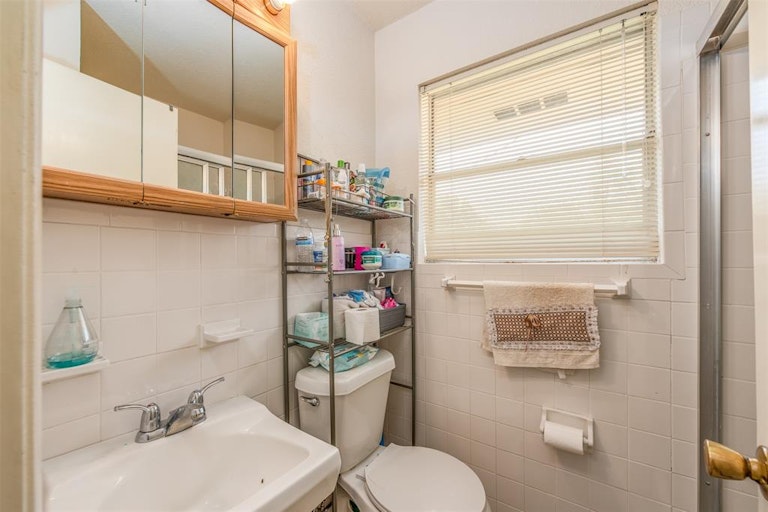 Photo 19 of 23 - 3805 Glenmont Dr, Fort Worth, TX 76133