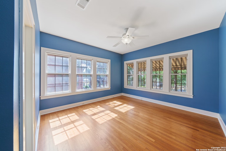 Photo 20 of 39 - 347 E Huisache Ave, San Antonio, TX 78212