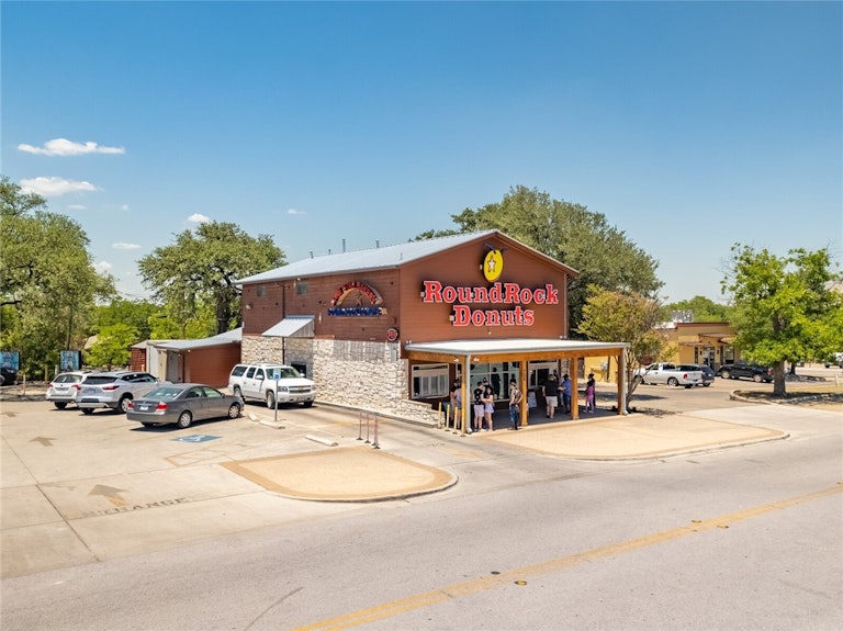 Photo 32 of 32 - 1413 Circle Dr, Round Rock, TX 78664