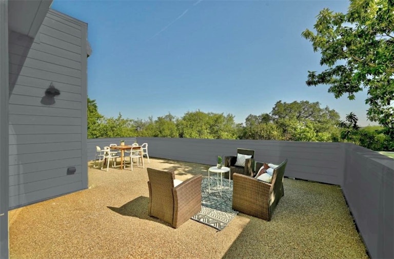 Photo 13 of 23 - 2204 Quanah Parker Trl, Austin, TX 78734