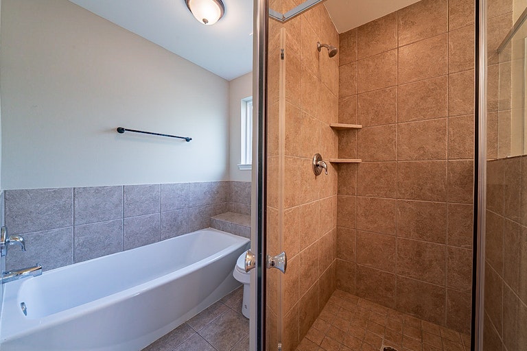 Photo 6 of 32 - 901 Grenshaw St, Houston, TX 77088