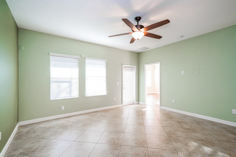 Photo 9 of 42 - 19303 Prairie Tree Pl, Tampa, FL 33647