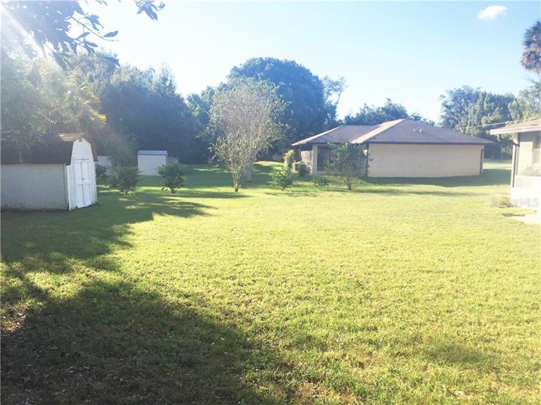 Photo 15 of 18 - 17 Palmetto Dr, Debary, FL 32713