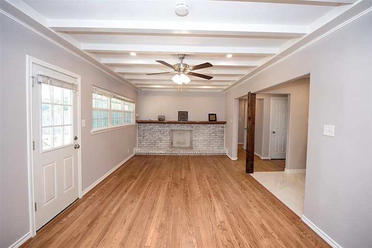 Photo 17 of 36 - 4910 Nina Lee Ln, Houston, TX 77092