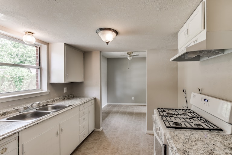 Photo 1 of 25 - 2920 Harlan Dr, Mesquite, TX 75150