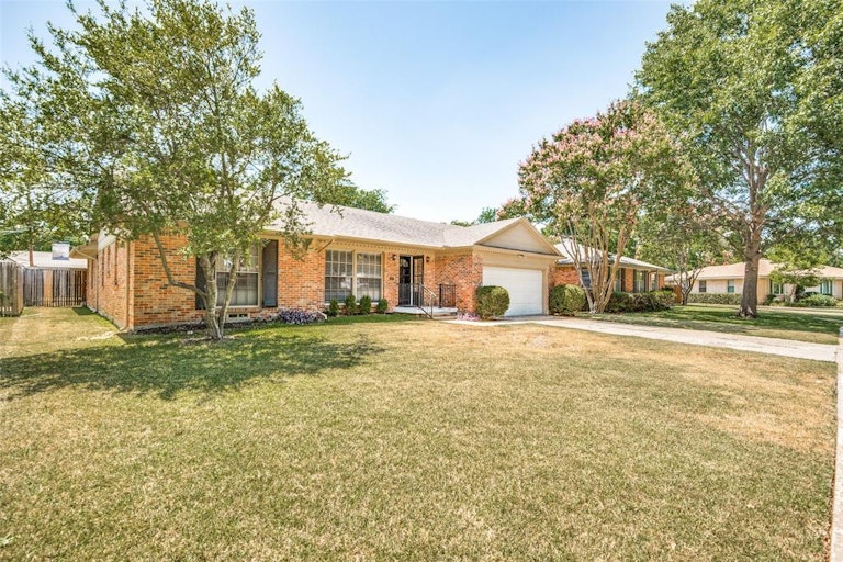 Photo 1 of 25 - 6845 Winchester St, Dallas, TX 75231