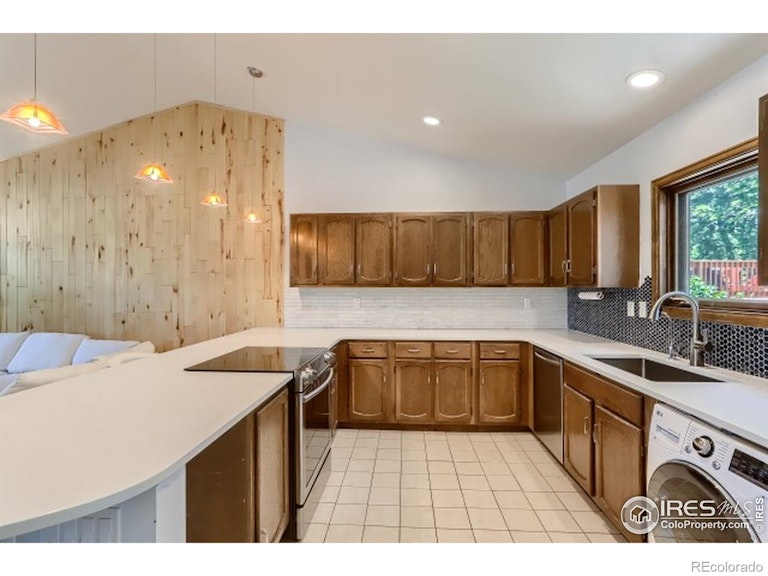 Photo 12 of 25 - 415 E Sutton Cir, Lafayette, CO 80026