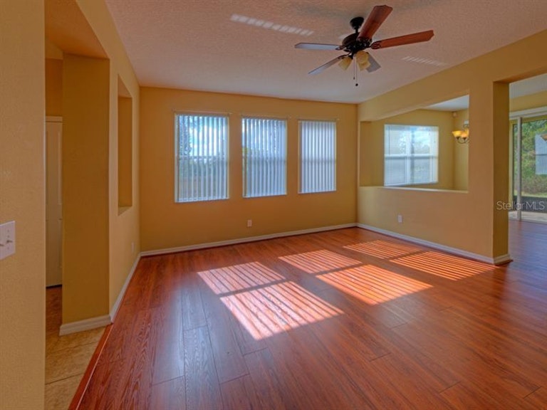 Photo 6 of 25 - 542 Penny Royal Pl, Oviedo, FL 32765