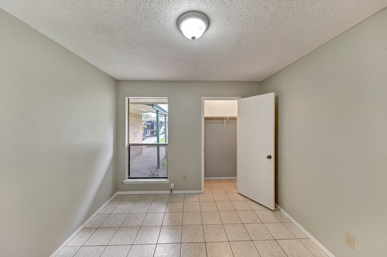 Photo 21 of 24 - 1124 Park Center Ct, Saginaw, TX 76179