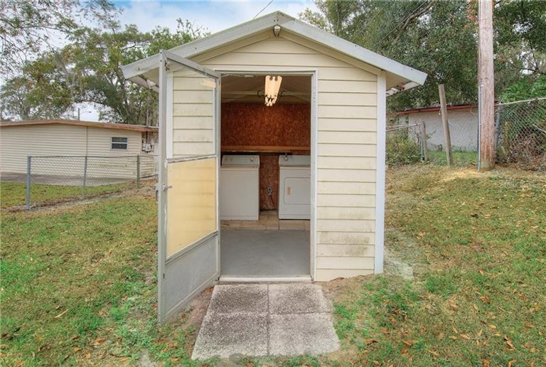 Photo 22 of 25 - 630 Candyce Ave, Lakeland, FL 33815