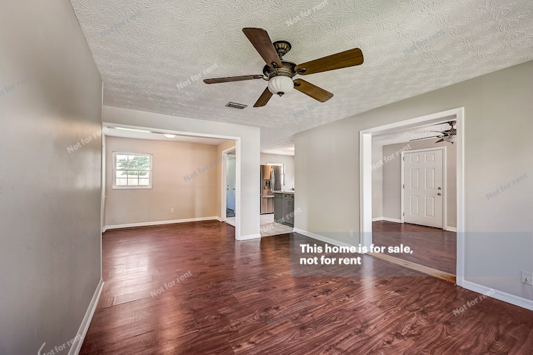 Photo 6 of 32 - 10720 Kuralei Dr, Jacksonville, FL 32246