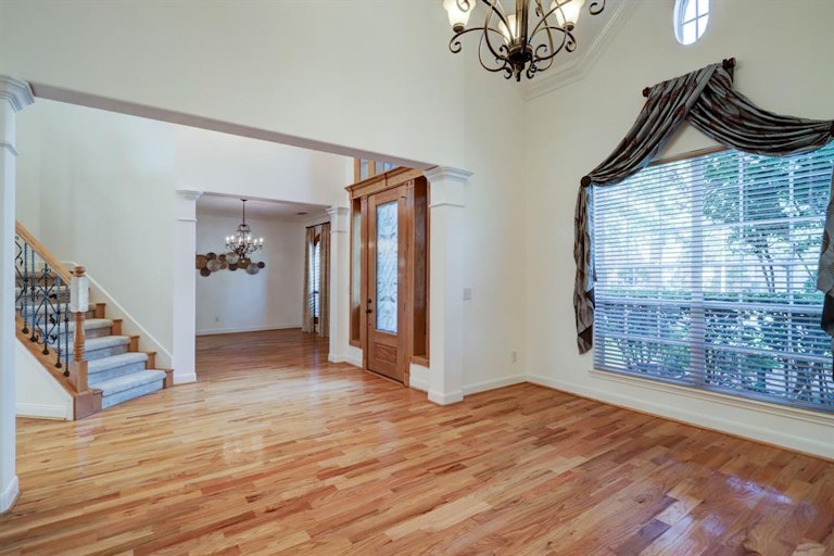 Photo 5 of 34 - 19615 Firesign Dr, Humble, TX 77346