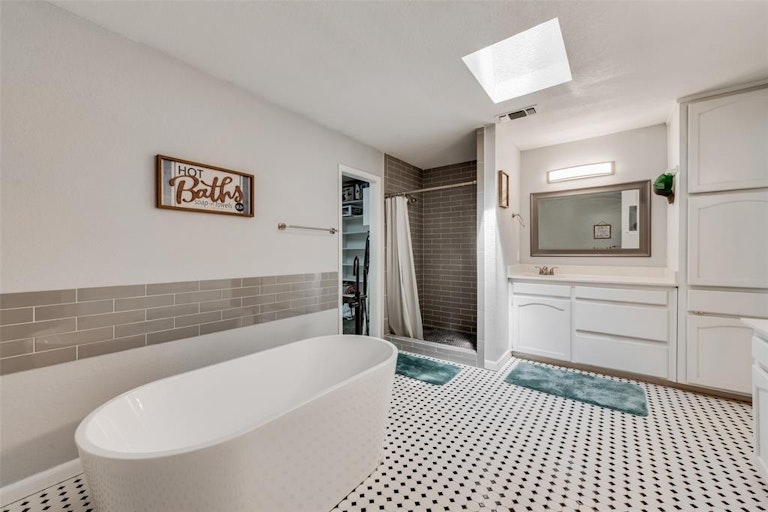 Photo 15 of 22 - 100 Chestnut St, Aledo, TX 76008