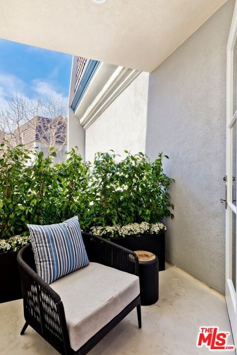 Photo 9 of 24 - 10106 Empyrean Way #201, Los Angeles, CA 90067