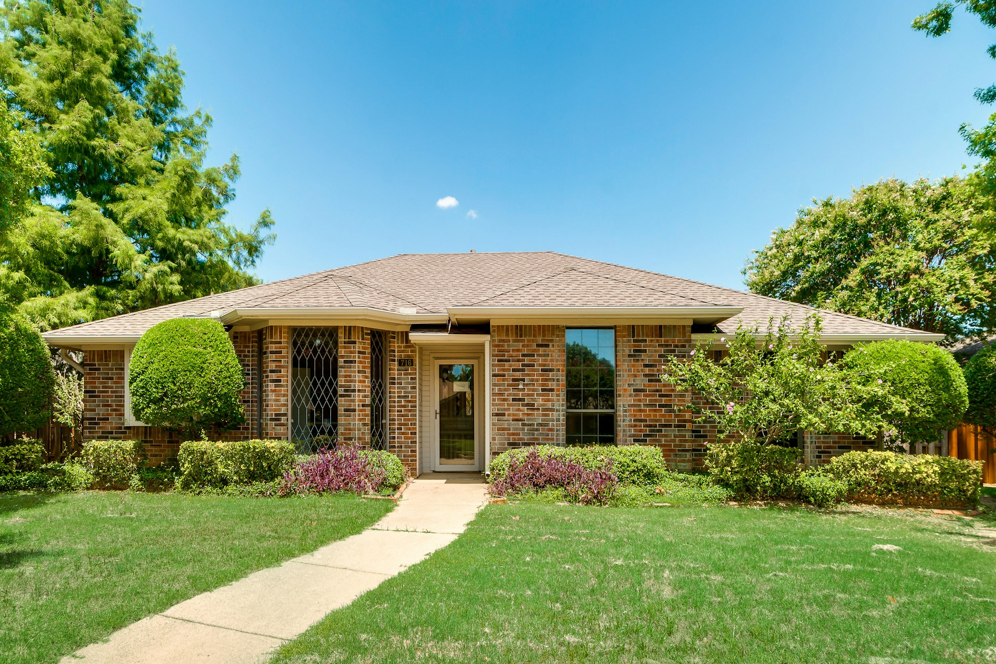 Photo 1 of 30 - 716 Greenway Dr, Coppell, TX 75019