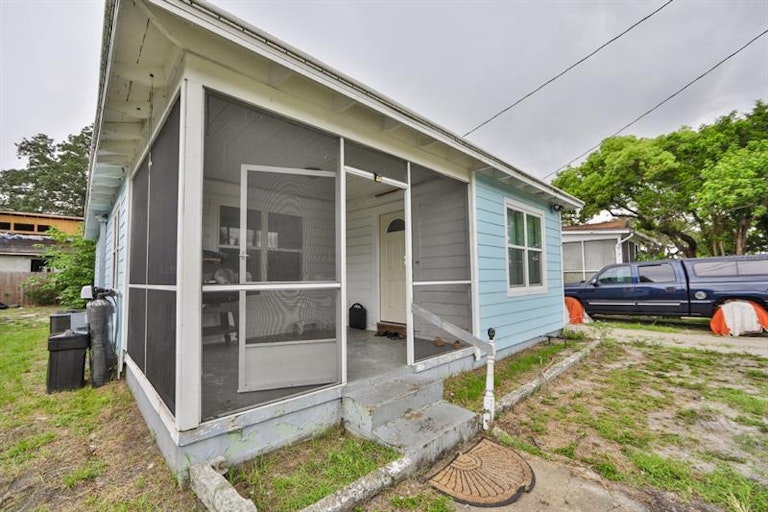 Photo 3 of 25 - 1138 Belleair Rd, Clearwater, FL 33756