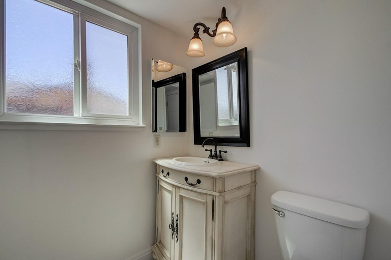 Photo 16 of 27 - 8121 Garryanna Dr, Citrus Heights, CA 95610