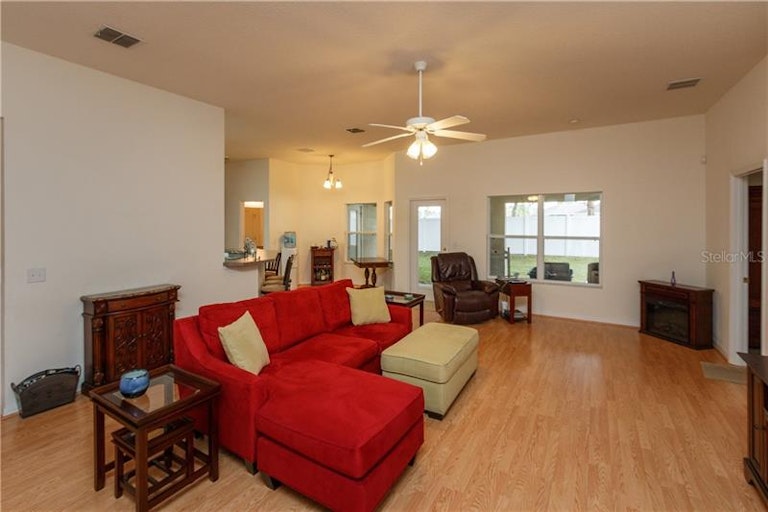 Photo 10 of 25 - 469 Newhearth Cir, Winter Garden, FL 34787