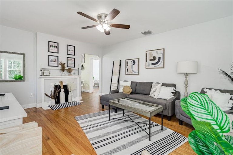 Photo 12 of 43 - 725 S Rushing Ave, Lakeland, FL 33801