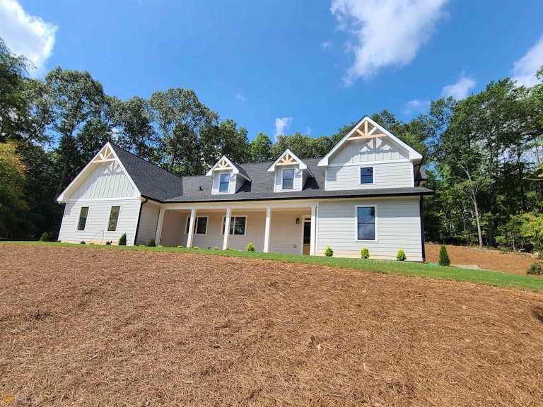 Photo 5 of 32 - 6011 Tradewinds Cv, Gainesville, GA 30506