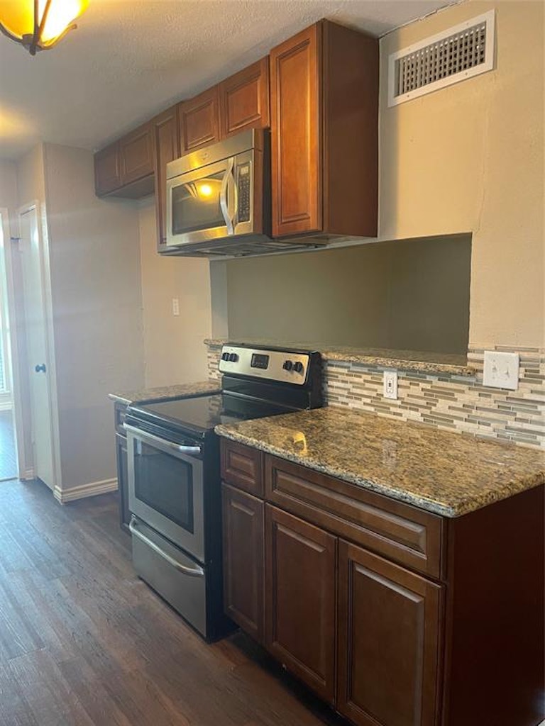 Photo 13 of 26 - 5665 Tyler St, The Colony, TX 75056
