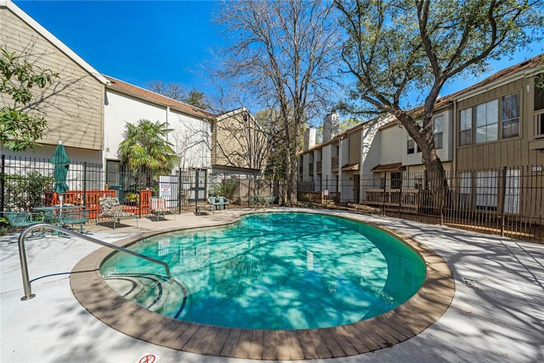 Photo 19 of 20 - 2100 Tanglewilde St #457, Houston, TX 77063