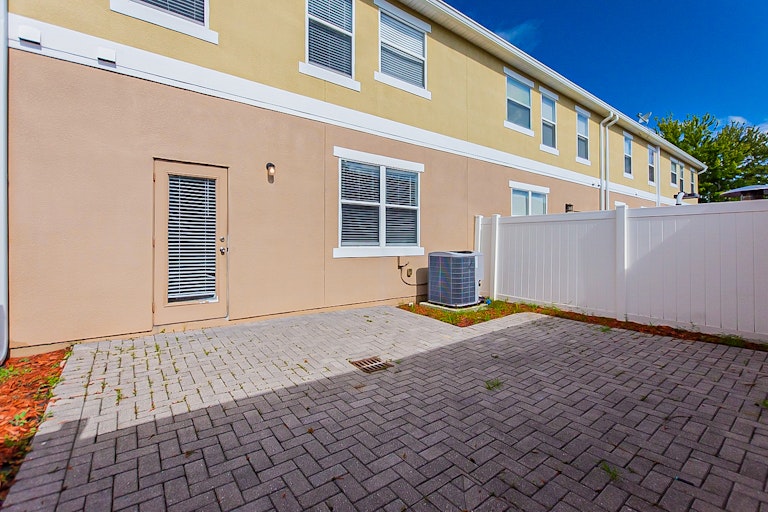 Photo 5 of 19 - 3209 Jackson Grey Rd, Kissimmee, FL 34746