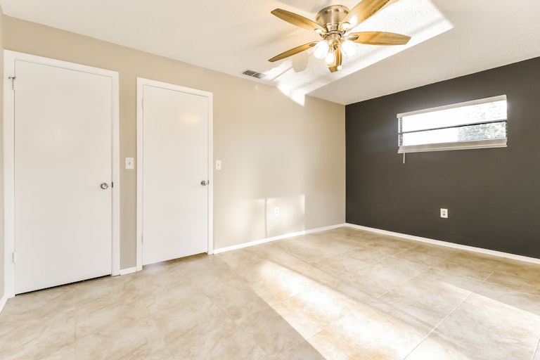 Photo 24 of 27 - 1195 Glowood Ave, Spring Hill, FL 34609