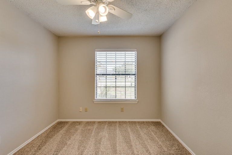 Photo 20 of 24 - 920 S Old Orchard Ln, Lewisville, TX 75067