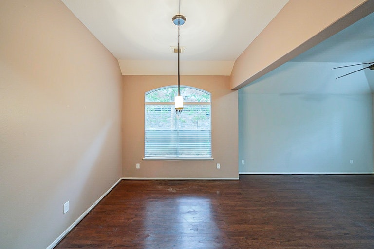 Photo 14 of 39 - 57 N Old Cedar Cir, Spring, TX 77382