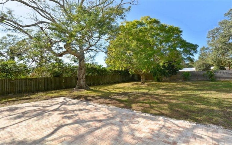 Photo 24 of 25 - 2485 Breakwater Cir, Sarasota, FL 34231