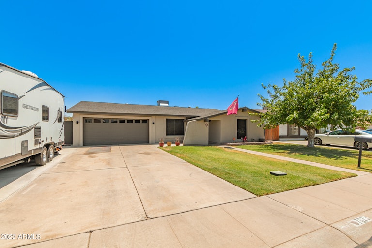 Photo 5 of 13 - 7623 W Heatherbrae Dr, Phoenix, AZ 85033