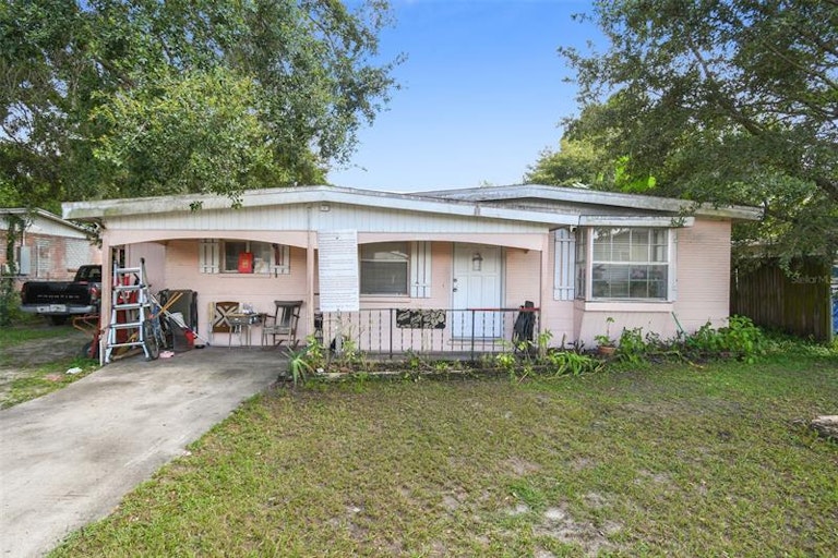 Photo 3 of 37 - 1407 E 143rd Ave, Tampa, FL 33613
