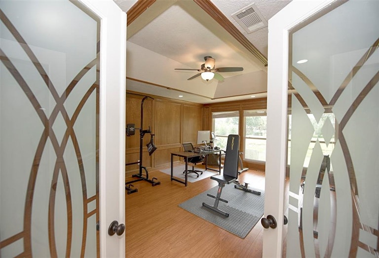 Photo 25 of 42 - 15806 Brook Forest Dr, Houston, TX 77059