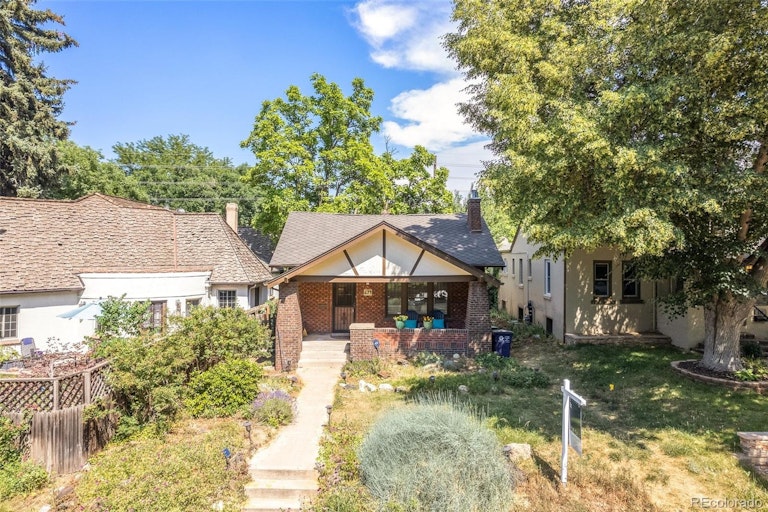 Photo 2 of 33 - 674 Jackson St, Denver, CO 80206
