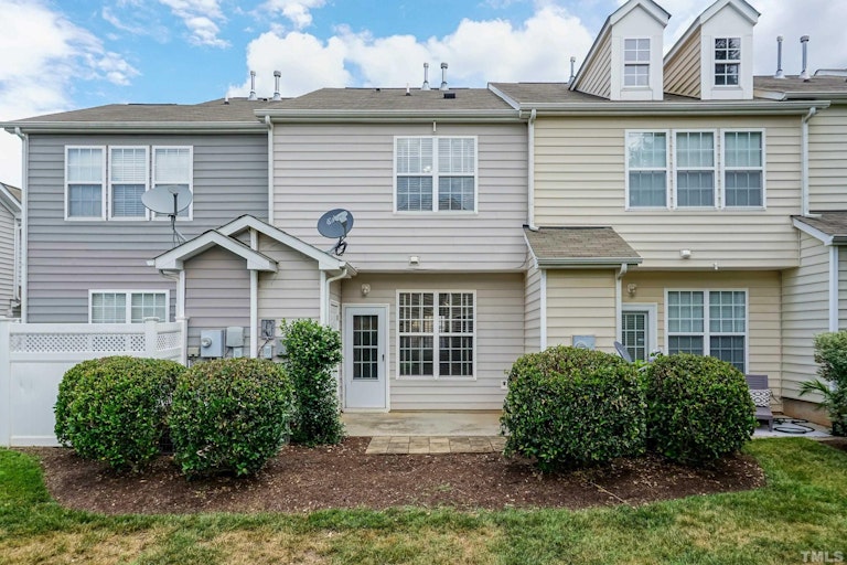 Photo 19 of 21 - 895 Cupola Dr, Raleigh, NC 27603