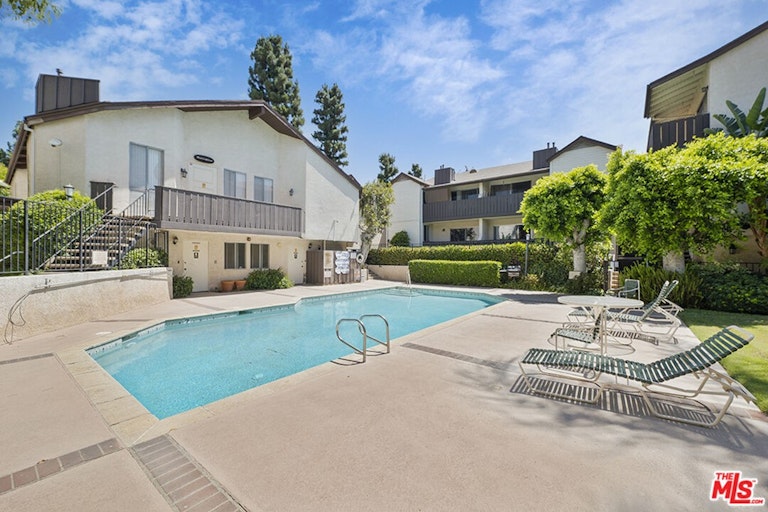 Photo 25 of 25 - 15020 Victory Blvd #104, Van Nuys, CA 91411