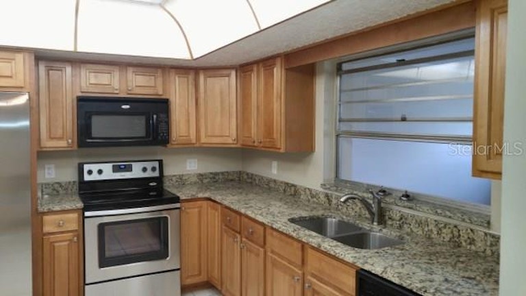 Photo 7 of 25 - 765 Amhurst Dr, Orange City, FL 32763
