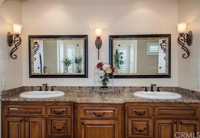 Photo 33 of 48 - 34722 Simi Dr, Yucaipa, CA 92399